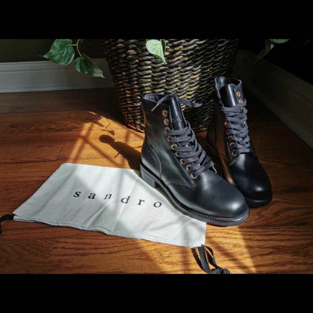 100% authentic biker boots with gold eyelets black